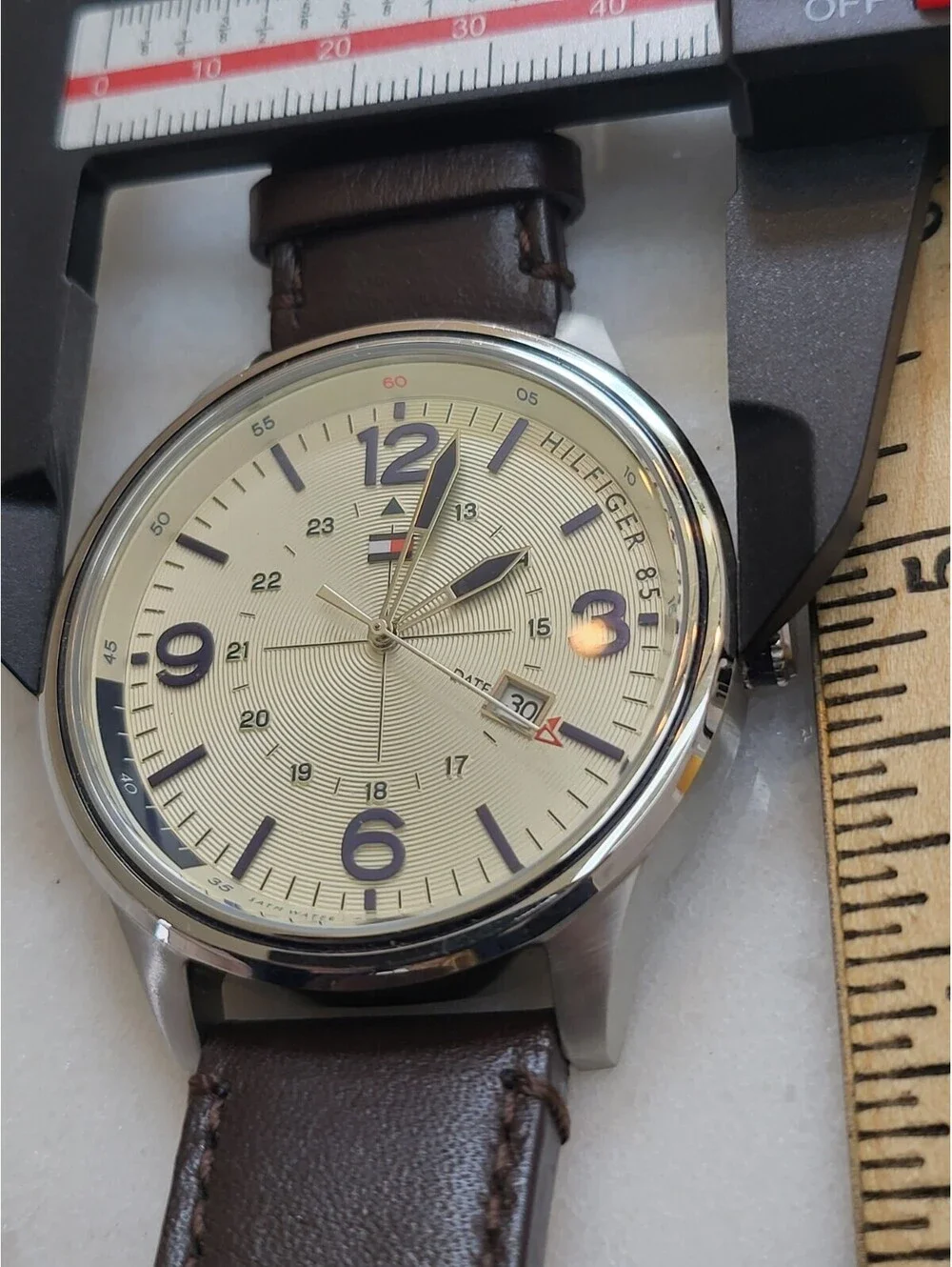 Tommy Hilfiger Cream Dial Brown Leather Men’s Watch Silver Case Date EUC Works